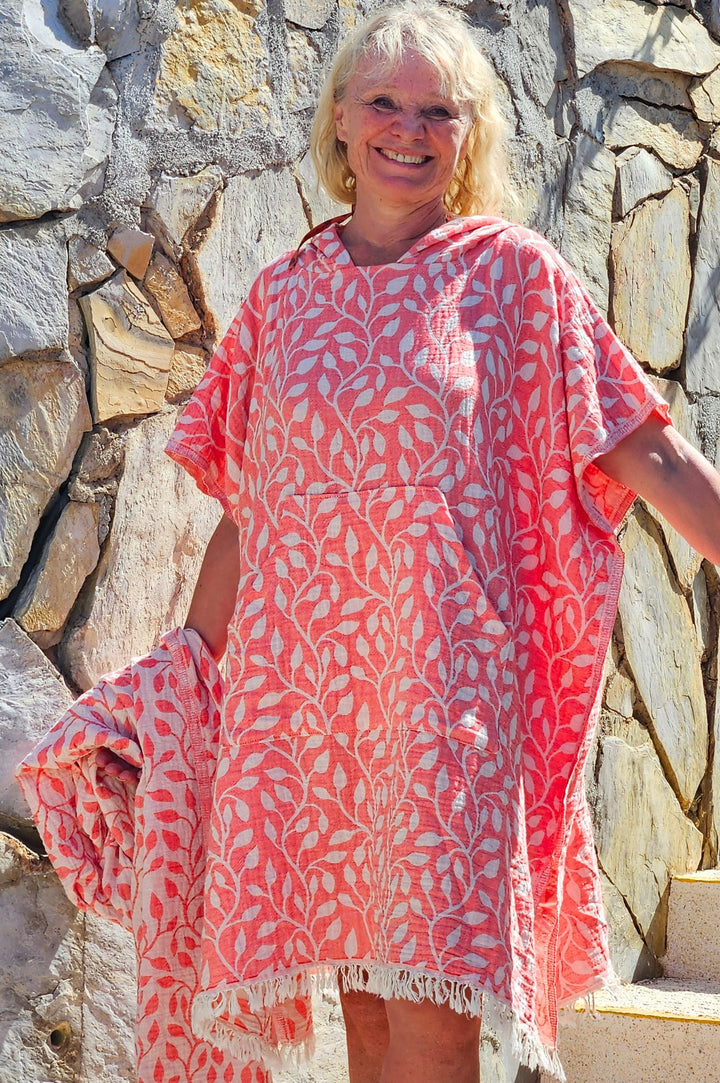 zusenzomer poncho oeko tex fairtrade leaf coral